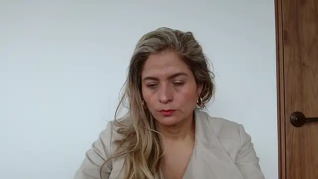 Snapshot of linda-mature43 chatting on September 17, 4:30 pm linda-mature43 online show from September 17, 4:30 pm