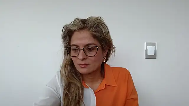 Snapshot of linda-mature43 chatting on September 19, 3:24 pm linda-mature43 online show from September 19, 3:24 pm