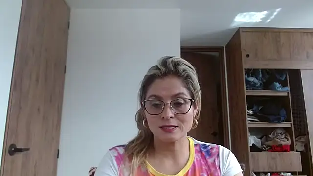 linda-mature43 online show from October 25, 5:30 pm