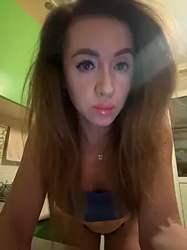 Snapshot of MarinaDiva11_74 chatting on October 15, 7:47 pm MarinaDiva11 74 online show from October 15, 7:47 pm