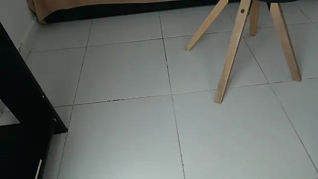 Snapshot of Michellee_20 chatting on October 10, 1:32 pm Michellee 20 online show from October 10, 1:32 pm