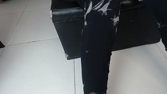 Snapshot of Michellee_20 chatting on October 11, 1:42 pm Michellee 20 online show from October 11, 1:42 pm