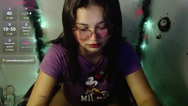 Snapshot of nice_oussy chatting on December 16, 10:59 pm nice oussy online show from December 16, 10:59 pm