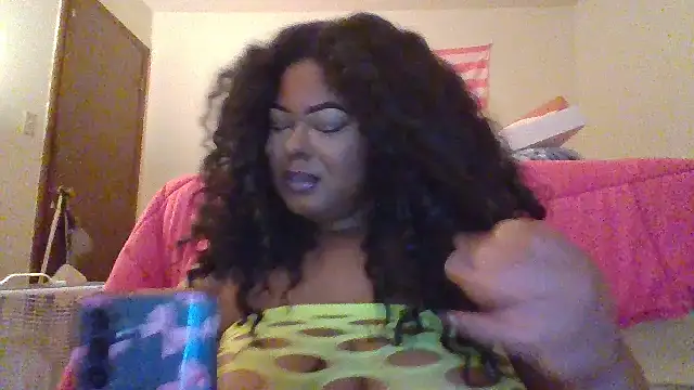 Snapshot of TharealBunn chatting on July 21, 7:22 am TharealBunn online show from July 21, 7:22 am
