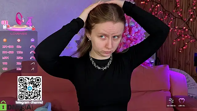 Snapshot of Rina_Panic chatting on January 17, 1:10 am Rina Panic online show from January 17, 1:10 am