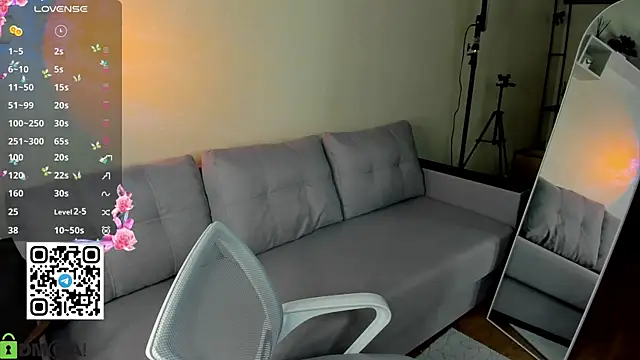 Snapshot of Rina_Panic chatting on February 16, 12:40 am Rina Panic online show from February 16, 12:40 am