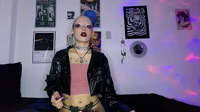 plutonbluemooon333 online show from November 10, 11:26 pm