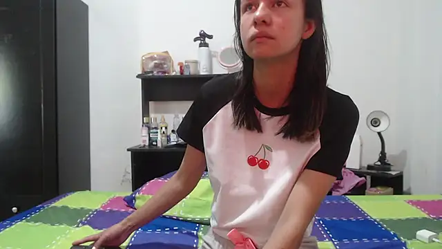 Snapshot of nathaly_jones_ chatting on July 7, 1:04 pm nathaly jones online show from July 7, 1:04 pm