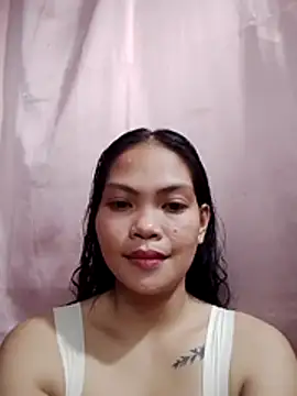 Snapshot of missluvv chatting on December 2, 2:17 am missluvv online show from December 2, 2:17 am