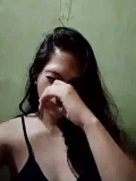 Snapshot of missluvv chatting on April 7, 1:44 pm missluvv online show from April 7, 1:44 pm