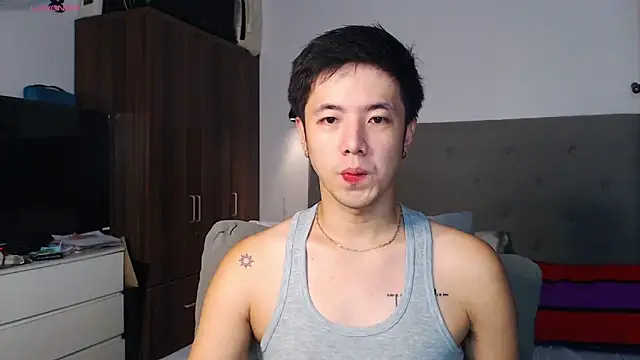 Snapshot of Addictiveboi chatting on January 18, 3:21 am Addictiveboi online show from January 18, 3:21 am