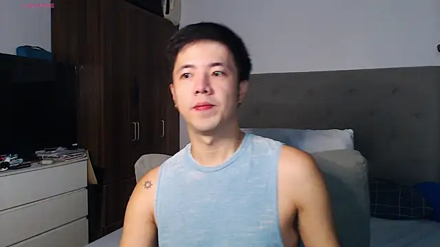 Snapshot of Addictiveboi chatting on January 19, 2:37 am Addictiveboi online show from January 19, 2:37 am