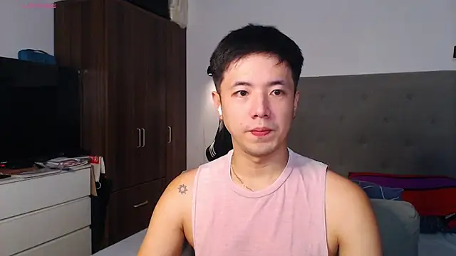 Snapshot of Addictiveboi chatting on February 2, 4:00 am Addictiveboi online show from February 2, 4:00 am