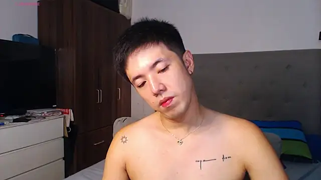 Snapshot of Addictiveboi chatting on February 4, 3:45 am Addictiveboi online show from February 4, 3:45 am