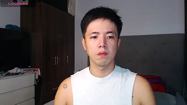 Snapshot of Addictiveboi chatting on February 6, 3:44 am Addictiveboi online show from February 6, 3:44 am