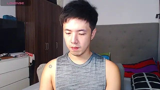 Snapshot of Addictiveboi chatting on February 10, 3:32 am Addictiveboi online show from February 10, 3:32 am