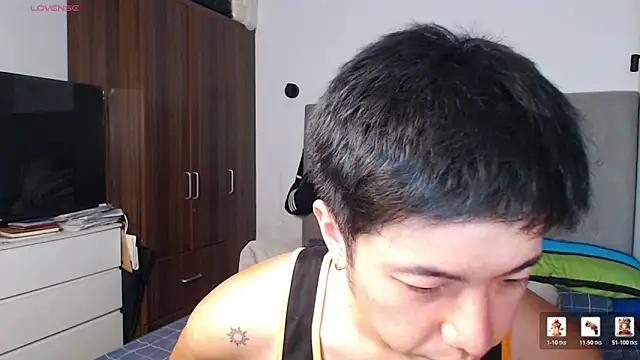 Snapshot of Addictiveboi chatting on February 21, 3:46 pm Addictiveboi online show from February 21, 3:46 pm