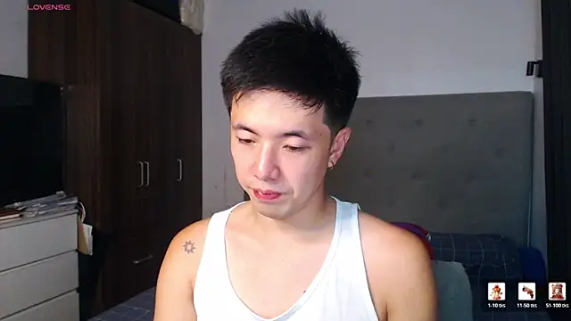 Snapshot of Addictiveboi chatting on February 26, 5:06 am Addictiveboi online show from February 26, 5:06 am