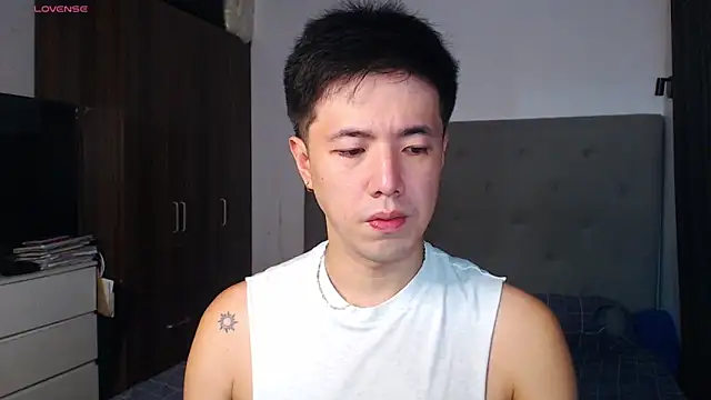 Snapshot of Addictiveboi chatting on February 28, 4:24 am Addictiveboi online show from February 28, 4:24 am