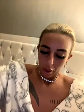 EllieMaeBaby online show from November 11, 8:31 pm