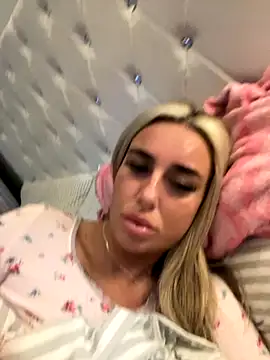 EllieMaeBaby online show from December 4, 12:25 pm