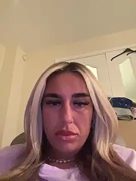 EllieMaeBaby online show from April 5, 9:45 pm