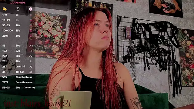 Snapshot of the_high_priestess chatting on October 18, 6:37 am the high priestess online show from October 18, 6:37 am