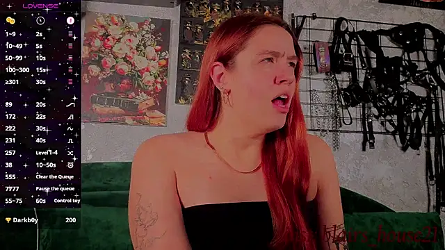 Snapshot of the_high_priestess chatting on October 22, 5:19 am the high priestess online show from October 22, 5:19 am