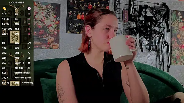 Snapshot of the_high_priestess chatting on November 28, 3:09 am the high priestess online show from November 28, 3:09 am