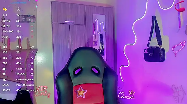 Snapshot of Cata_MW chatting on February 10, 7:40 pm Cata MW online show from February 10, 7:40 pm