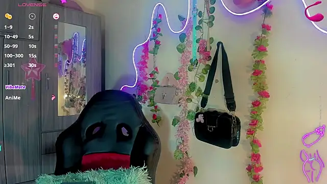 Snapshot of Cata_MW chatting on February 17, 7:09 pm Cata MW online show from February 17, 7:09 pm