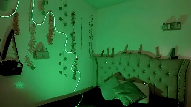 Snapshot of Cata_MW chatting on February 28, 9:05 pm Cata MW online show from February 28, 9:05 pm