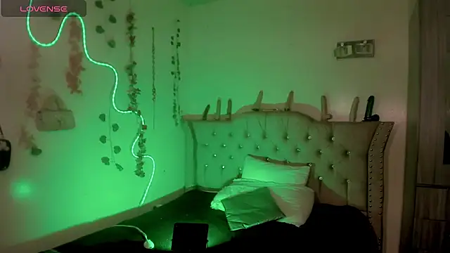 Snapshot of Cata_MW chatting on March 1, 11:29 pm Cata MW online show from March 1, 11:29 pm