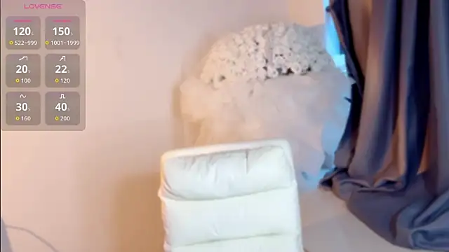 Snapshot of Tina-a chatting on October 22, 9:20 am Tina-a online show from October 22, 9:20 am