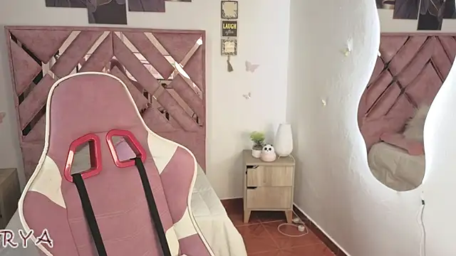 Snapshot of Sweet_Khriis chatting on February 8, 3:43 am Sweet Khriis online show from February 8, 3:43 am