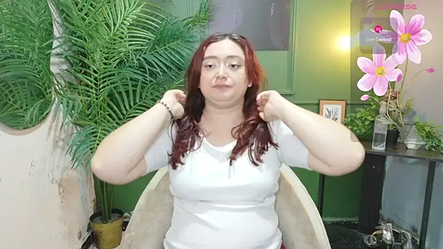 Snapshot of Anaa_Rose chatting on May 14, 12:34 pm Anaa Rose online show from May 14, 12:34 pm