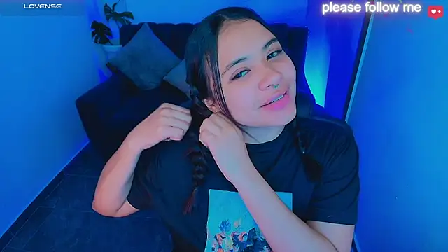 nicemiiaa7  online show from March 18, 6:22 pm