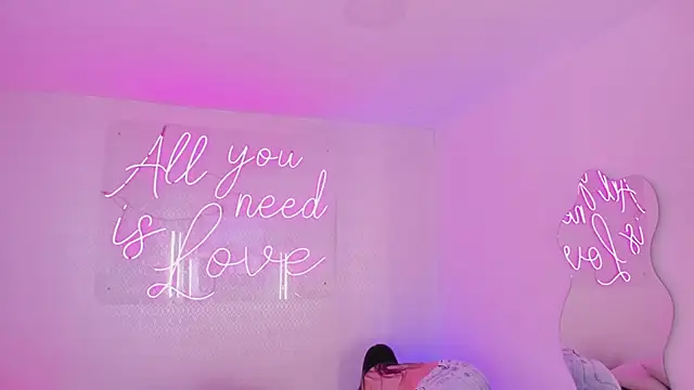 aleksandramiller  online show from April 7, 12:38 pm