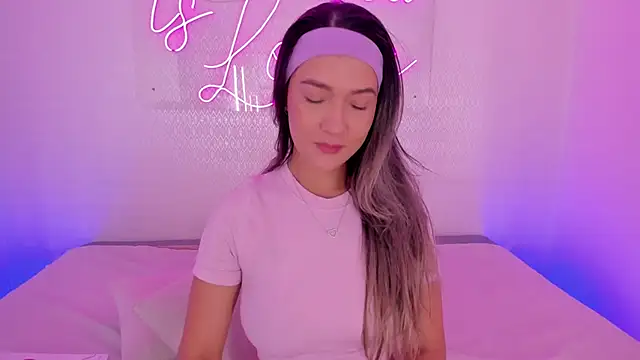 aleksandramiller  online show from April 14, 1:06 pm