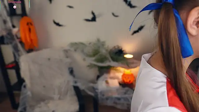 OdellaGillingham online show from October 29, 7:04 pm