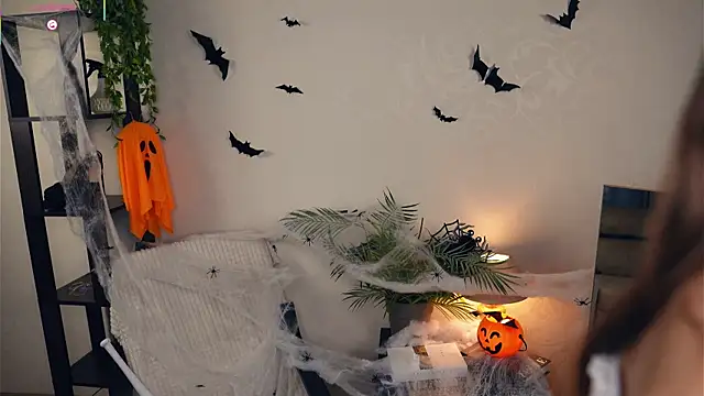 OdellaGillingham online show from November 4, 7:13 pm