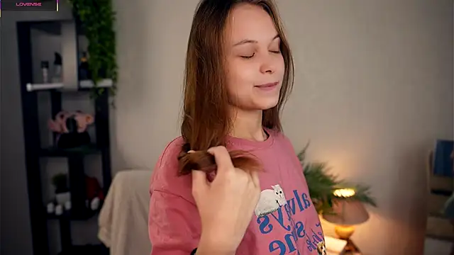 OdellaGillingham online show from November 12, 6:41 pm