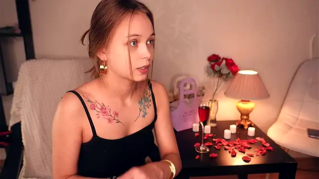 OdellaGillingham online show from November 29, 6:11 pm