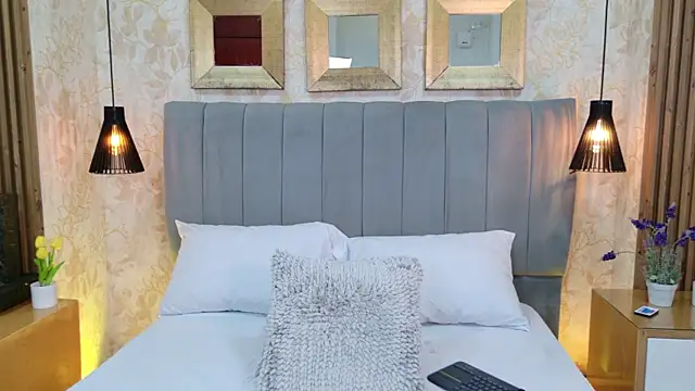 Snapshot of Tifany_boobsgb chatting on February 6, 5:27 pm Tifany boobsgb online show from February 6, 5:27 pm