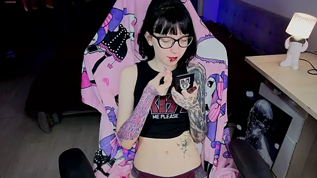 HazelTompson online show from March 14, 7:25 am