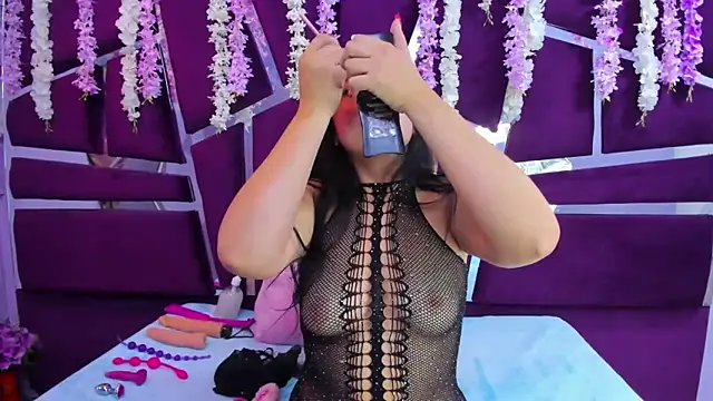 Snapshot of Mia_Sweet_20 chatting on November 26, 7:59 pm Mia Sweet 20 online show from November 26, 7:59 pm