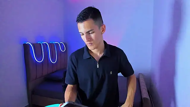 Snapshot of Matiius18 chatting on June 25, 3:38 pm Matiius18 online show from June 25, 3:38 pm