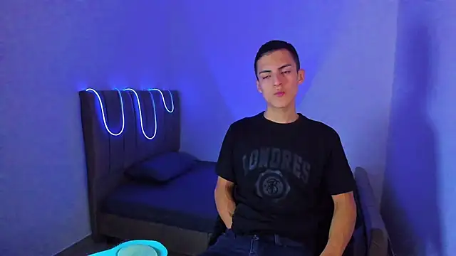 Snapshot of Matiius18 chatting on July 14, 2:45 pm Matiius18 online show from July 14, 2:45 pm