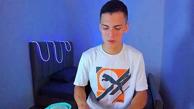 Snapshot of Matiius18 chatting on July 20, 3:47 pm Matiius18 online show from July 20, 3:47 pm