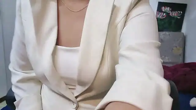 Snapshot of MichiLovely chatting on December 15, 3:27 pm MichiLovely online show from December 15, 3:27 pm